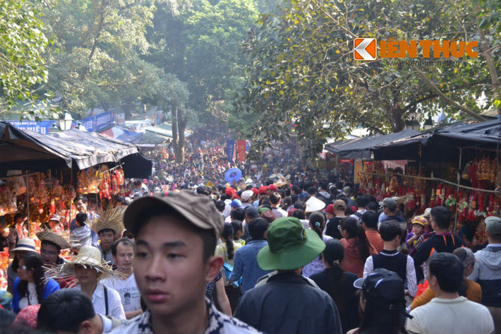 Sáng mùng 6 Tết (tức ngày 13/2 dương lịch), tại chùa Thiên Trù (Mỹ Đức, Hà Nội) đã diễn ra lễ khai hội chùa Hương.