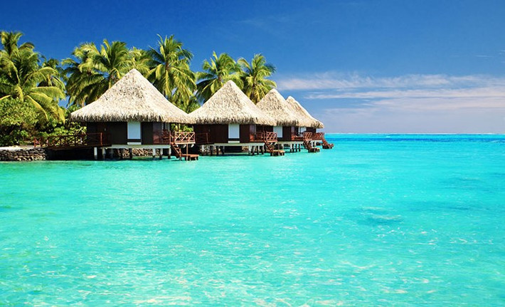 Bora Bora, French Polynesia: Vùng đất này có mọi thứ bạn cần để biến địa điểm cầu hôn trở thành nơi đáng nhớ nhất trong đời. Đó là khung cảnh thiên nhiên ấn tượng, làn nước trong xanh như pha lê, những căn nhà gỗ trên biển, bầu trời lấp lánh những vì sao và cả những khách sạn năm sao sang trọng.