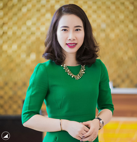 1. Lê Thị Hoàng Yến Lê Thị Hoàng Yến sinh năm 1987, là con gái cả thông minh, xinh đẹp của đại gia “điếu cày” Lê Thanh Thản. Sau 7 năm tu nghiệp tại Anh, cô đã về giúp sức cho cha mình trong việc kinh doanh, điều hành chuỗi khách sạn tư nhân 3-5 sao lớn nhất Việt Nam của gia đình ông chủ tập đoàn Mường Thanh. Hiện Hoàng Yến đang giữ chức vụ Tổng Giám đốc Tập đoàn khách sạn Mường Thanh.