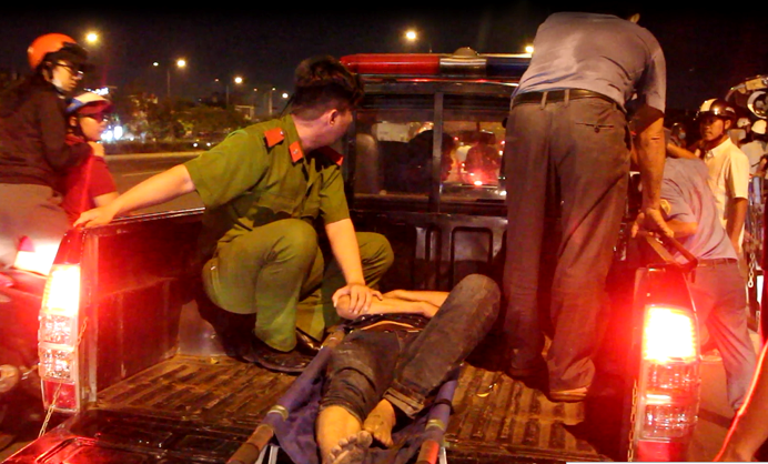 Trước đó khuya ngày 11/5, 1 nam thanh niên trong lúc băng ngang đường tàu, cung đường sắt Bắc Nam (thuộc phường Hiệp Bình Chánh, quận Thủ Đức, TP HCM) thì bị đoàn tàu hoả ầm ầm lao tới, hất văng nạn nhân hơn 10m.