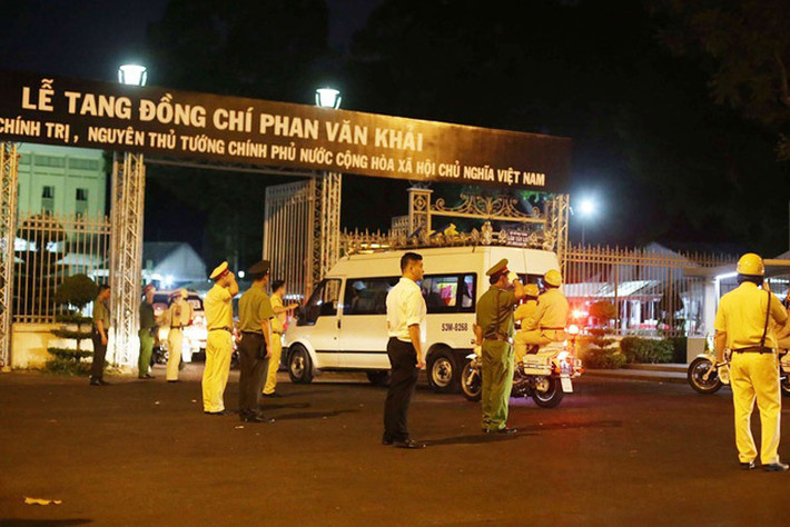 Từ 8h sáng mai 20/3 đến hết ngày 21/3, tang lễ nguyên Thủ tướng Phan Văn Khải sẽ được tổ chức theo nghi thức Quốc tang. Lễ truy điệu được tổ chức trọng thể lúc 7h30 phút ngày 22/3 tại Hội trường Thống Nhất và lễ an táng lúc 11h cùng ngày tại Nghĩa trang quê nhà của ông ở xã Tân Thông Hội, huyện Củ Chi, TP HCM