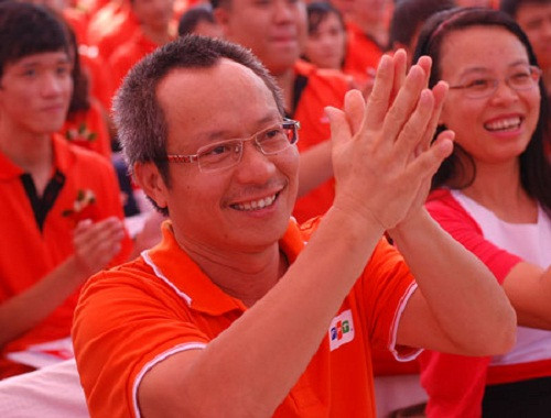 Cuối năm 2006, trong "cơn cuồng điên" của thị trường chứng khoán Việt Nam, chỉ sau một đêm, rất nhiều người tại FPT, trong đó có ông Nguyễn Khắc Thành đã trở thành triệu phú đôla. Vào lúc cao điểm, số tài sản bằng cổ phiếu FPT của ông Thành trị giá khoảng 40 triệu USD. Ảnh: NĐT.