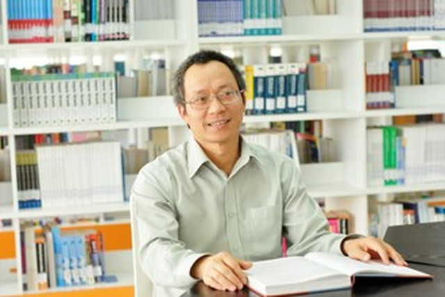 3. Nguyễn Khắc Thành Đại gia Nguyễn Khắc Thành sinh năm 1964, ông gia nhập FPT năm 1991. Ông tốt nghiệp cử nhân Toán tại ĐH Tổng hợp quốc gia Matxcơva Lomonosov (MGU) năm 1987 và hoàn thành luận án Phó Tiến sỹ Toán Lý của trường này năm 1990. Ảnh: ĐSPL.