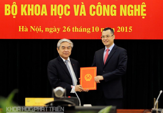 1. Bộ Khoa học Công nghệ có Thứ trưởng 41 tuổi: Ngày 26/10, Bộ Khoa học và Công nghệ (KH&CN) đã công bố quyết định bổ nhiệm ông Phạm Đại Dương (41 tuổi), Trưởng ban Quản lý Khu Công nghệ cao (CNC) Hòa Lạc giữ chức vụ Thứ trưởng Bộ KH&CN. Thứ trưởng Phạm Đại Dương năm nay 41 tuổi, quê Hà Nội. Ông Dương từng đảm nhiệm các chức vụ: Trưởng phòng Hợp tác Quốc tế và Xúc tiến đầu tư, Khu CNC Hòa Lạc; Phó trưởng Ban Quản lý Khu CNC Hòa Lạc; Trưởng Ban Quản lý Khu CNC Hòa Lạc.