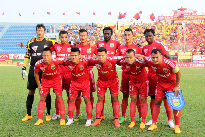 Chiều 25/1, trên SVĐ Gò Đậu (TP Thủ Dầu Một, tỉnh Bình Dương) đã diễn ra trận đấu vòng 5 giải Bóng đá VĐQG (V.League 1) 2015 giữa đội đương kim Vô địch Becamex Bình Dương và Than Quảng Ninh (ảnh đội BC Bình Dương).