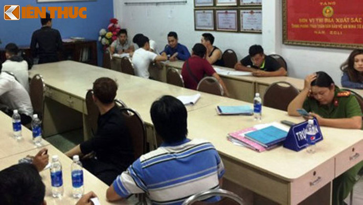Ngày 19/5, Công an quận 10, TP HCM đang lập hồ sơ để xử lý Đinh Quốc Tuấn (26 tuổi) cùng các đối tượng có liên quan về dấu hiệu vi phạm hoạt động mại dâm trá hình.