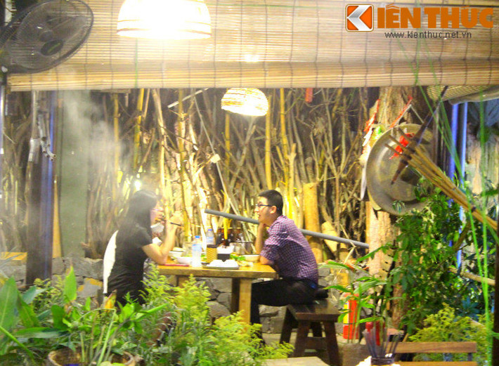 ,,, nghe tiếng gió lao xao, nước chảy rì rào, trong làn khói mờ thì có khác nào đang đắm chìm vào cảnh tiên tại núi rừng Tây Bắc.