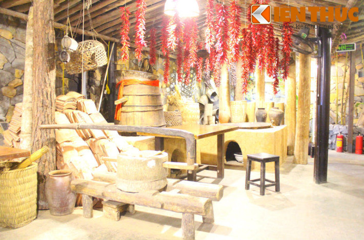 Một góc bếp đặc trưng của người dân núi rừng Tây Bắc.