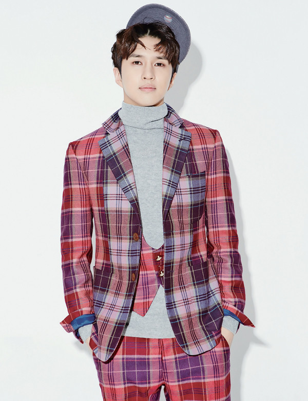 Nam ca sĩ Hàn Quốc - Ken (VIXX) mang phong cách hiện đại với áo vest sọc caro.