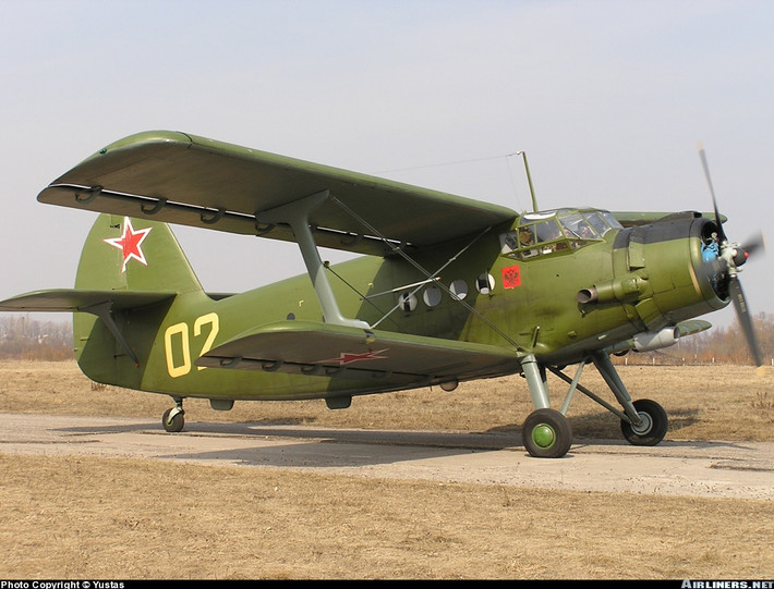 An-2 được thiết kế để phục vụ lâm nghiệp với hai nhiệm vụ chính là phun các loại thuốc trừ sâu, diệt cỏ... và vận tải. Do vậy, nó được thiết kế để có thể cất cánh ở những đường băng bằng đất ở bìa rừng hay những nơi hoang vu thưa dân của Nga.