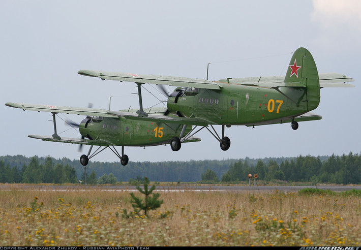 Bernie Leighton, một chuyên gia hàng không đã lái An-2 tại Belarus nói rằng lý do An-2 đến nay vẫn còn được sử dụng bởi vì không có chiếc máy bay nào được như nó. Ông nói: “Nếu bạn cần một chiếc máy bay có thể chở 10 binh sĩ, người hoặc dê mà có thể cất cánh từ bất cứ nơi nào và bất cứ địa hình nào, đó chỉ có thể là một chiếc An-2 hoặc 1 chiếc trực thăng”.