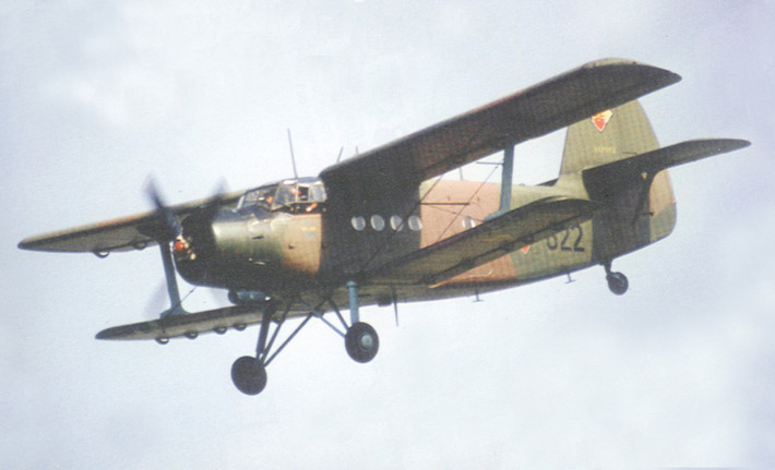 Theo Wikipedia, máy bay vận tải An-2 được thiết kế bởi Oleg Antonov vào thời điểm sau Chiến Tranh Thế giới thứ 2 với mục đích phục vụ lâm nghiệp ở Liên Xô. Nó bay thử lần đầu tiên vào năm 1947 và được sản xuất vào năm 1948.