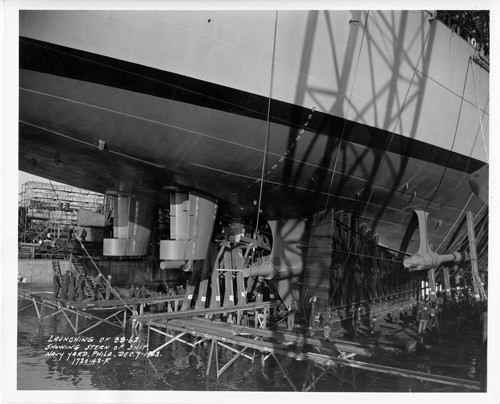 Tàu được hạ thủy vào ngày 7/12/1942 ở nhà máy đóng tàu hải quân Philadenphia. Đi vào hoạt động vào ngày 23/5/1943 cũng tại Philadenphia và ngừng hoạt động vào 8/2/1991 ở Long Beach, California. Trong ảnh là con tàu lúc hạ thủy ở Philadenphia.