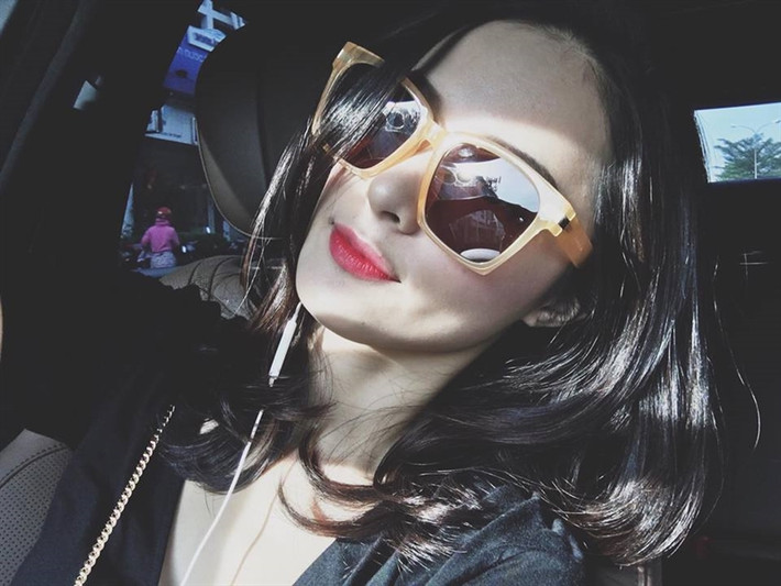 Được biết đến là một hotgirl sở hữu nhan sắc vượt trội cùng thành tích học tập đáng nể, thế nhưng Hạ Vi chỉ thực sự nổi tiếng kể từ khi tên tuổi cô gắn liền với người cũ của Hà Hồ - Cường Đô la. Dù chưa chính thức xác nhận chuyện yêu nhau, thế nhưng với những hành động tình cảm công khai trước công chúng, ai ai cũng có thể hiểu cặp đôi đang trải qua những ngày tháng hẹn hò tươi đẹp.