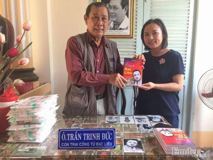 Hằng ngày, con trai công tử Bạc Liêu - ông Trần Trinh Đức luôn vui vẻ giới thiệu cho khách du lịch đến đây về ngôi nhà cũng như thân thế của gia đình mình với một niềm tự hào khôn xiết.
