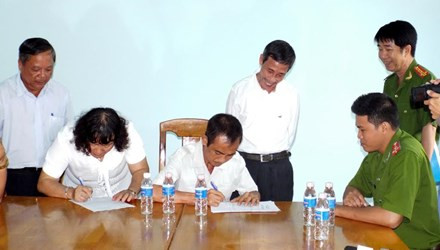 Sáng ngày 28/11/2015, tại UBND thị trấn Tân Minh, Hàm Tân, Bình Thuận, đại tá Phạm Thật, Phó Giám đốc Công an tỉnh Bình Thuận, Thủ trưởng Cơ quan CSĐT, Công an tỉnh Bình Thuận đã trao cho ông Huỳnh Văn Nén quyết định đình chỉ điều tra bị can đối với ông.