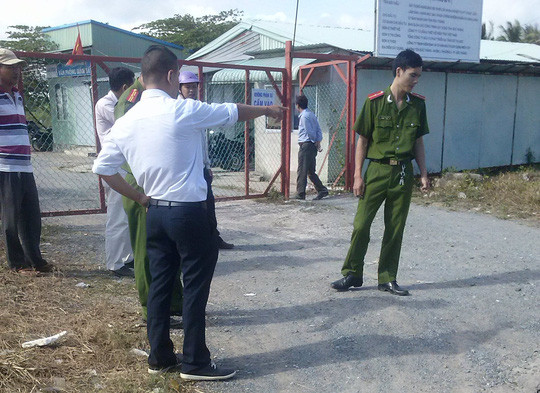 Đánh phóng viên, dọa cắt gót chân Chiều 3/11/2015, sau khi nhận được thông tin các nhà thầu phụ đến đòi nợ UDIC, phóng viên báo Người Lao Động đến tìm hiểu thì ông Cao Đình Thanh (người của UDIC). Quá trình tác nghiệp, PV bị ông Trần Duy Long (người của Tổng Công ty Phát triển hạ tầng đô thị UDIC) ra giật máy ảnh và đấm vào mặt. Chiều 6/11/2015, Cơ quan Cảnh sát điều tra Công an TP Sóc Trăng đã mời anh Nguyễn Văn Khởi (người của nhà thầu phụ bị UDIC đến để điều tra xung quanh cuộc gọi mà ông Long đe dọa cắt gót chân những nhà thầu phụ dám đến đòi nợ.