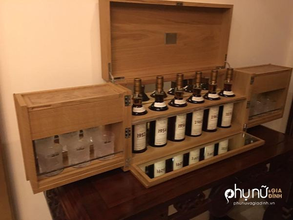 Một bộ sưu tập rượu quý của ông Johnnathan Hạnh Nguyễn và bà Lê Hồng Thủy Tiên. Ảnh: Phụ nữ và gia đình.