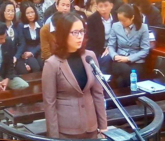 Ngoài ra, Nguyễn Minh Thu cũng đã trực tiếp phê duyệt, nhận và chi tiền lãi ngoài 125,6 tỷ đồng tiền gửi có kỳ hạn và không kỳ hạn cho các khách hàng. Trong đó bị can Nguyễn Minh Thu trực tiếp nhận và chi tiền 57,8 tỷ đồng cho Tổng công ty Dầu Việt Nam (PVOIL), Công ty Lọc hoá dầu Bình Sơn (BSR) và liên doanh Dầu khí Vietsovpetro... Ảnh: Zing