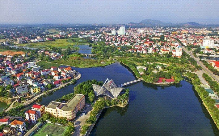 Hơn 17.000 trường hợp vi phạm pháp luật về đất đai ở Vĩnh Phúc: Theo UBND tỉnh Vĩnh Phúc, dù các cơ quan chức năng đã triển khai nhiều giải pháp siết chặt công tác quản lý, sử dụng, nhưng do hệ thống văn bản pháp luật còn chồng chéo, trình tự, thủ tục xử lý vi phạm còn phức tạp, nhiều công đoạn...
