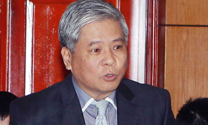 Thời điểm này VNCB chịu sự giám sát đặc biệt của NHNN, mọi giao dịch có giá trị từ 5 tỷ đồng trở lên đều phải có ý kiến của Tổ giám sát. Tuy nhiên ông Bình đã không thực hiện nhiệm vụ được giao, tạo điều kiện cho nhóm Thiên Thanh đứng đầu là Phạm Công Danh gây hậu quả đặc biệt nghiêm trọng, thiệt hại hơn 9.000 tỷ đồng cho VNCB. Ảnh: Vietnamnet.