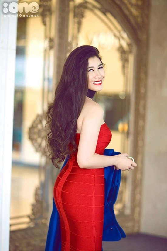 Tuyên bố sẽ kế tục sự nghiệp của cha được Ngọc Mỹ lần đầu tiết lộ vào cuối năm 2013, khi cô đặt chân về Việt Nam sau 8 năm học tập và sinh sống ở nước ngoài. Bố cô - ông Nguyễn Tuấn Hải cũng không giấu niềm tự hào về sự trưởng thành của các con và tuyên bố hoàn thành sứ mệnh doanh nhân. Ảnh: ione.