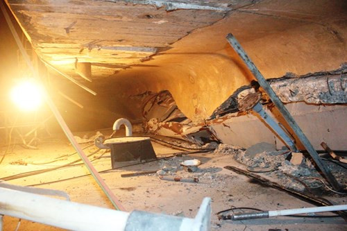 2. Tàu 3.000 tấn đâm nứt toác gầm cầu ở Hải Dương Trước đó, vào 18h ngày 6/3/2016 tàu Thành Luân HP 3016, tải trọng 3.000 tấn lưu thông trên sông An Thái hướng từ Hải Dương tới Hải Phòng khi đi qua cầu An Thái (nối thị trấn Phú Thái, huyện Kim Thành với thị trấn Kinh Môn, huyện Kinh Môn, tỉnh Hải Dương) đã đâm va dầm cầu An Thái và khiến dầm cầu dài hơn 209 m, rộng 11 m bị rạn nứt ở khu vực giữa đỉnh cầu. Nguyên nhân ban đầu được xác định, do tàu có độ cao, khi lưu thông đến đây gặp thủy triều lên khiến xảy ra vụ tai nạn.