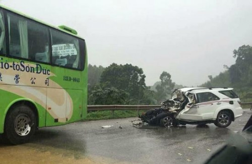 9. Va chạm giao thông trên Quốc lộ, 3 công an tử vong Khoảng 14h40 chiều ngày 31//7, tại Km89+900 QL 1A, đoạn qua địa phận xã Minh Sơn (huyện Hữu Lũng - Lạng Sơn), ô tô khách BKS 12LD – 0043 thuộc Công ty Liên doanh Sơn Đức – Lạng Sơn đã va chạm với xe Toyota Fotuner BKS 12A – 005.15 hướng ngược chiều. Vụ tai nạn có 6 người thương vong, trong đó 3 người tử vong là cán bộ công an huyện Hữu Lũng trên xe Fortune. Ba người còn lại bị thương nhẹ, họ là người ngồi trên xe khách.