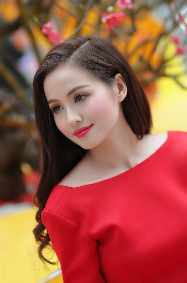 1. Đại gia Ngọc Thành - chồng Tâm Tít Tâm Tít là cái tên không còn xa lạ với khán giả Việt nhiều năm nay. Sinh năm 1989, là hotgirl nổi tiếng đời đầu Hà thành, Tâm Tít sở hữu nhan sắc xinh đẹp, dịu dàng và mau chóng được giới trẻ dành nhiều yêu mến. Cô cũng được biết đến với nhiều vai trò như ca sĩ, VJ, diễn viên. Ảnh: 24h.com.vn.