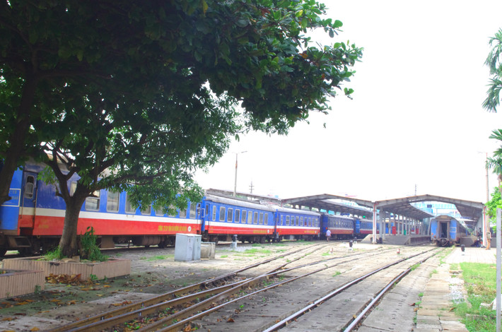 Do đó, nhiều chuyên gia, người dân cho rằng, nếu phát triển khu đô thị xung quanh ga Hà Nội với những không gian siêu lớn, nhà cao tầng dày đặc, bên cạnh việc tăng tải về hạ tầng sẽ dẫn đến nguy cơ phá hỏng không gian kiến trúc mang ý nghĩa lịch sử.
