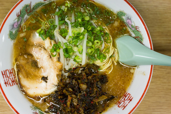 Với người Nhật, mỳ ramen chỉ thực sự ngon hơn khi thưởng thức vào mùa đông. Sợi mỳ ramen làm từ bột lúa mỳ, nước, muối và nước tro tàu. Ảnh: Hubjapan.