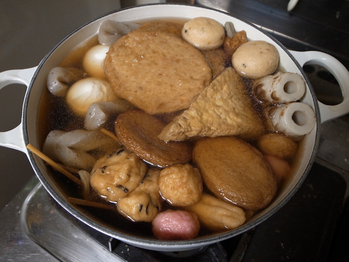 Oden là một trong những món ăn gia đình của người Nhật được ưa chuộng vào mùa đông. Hình thức của Oden khá giống món lẩu nhưng cách chế biến lại tương tự món hầm. Ảnh: Hubjapan.