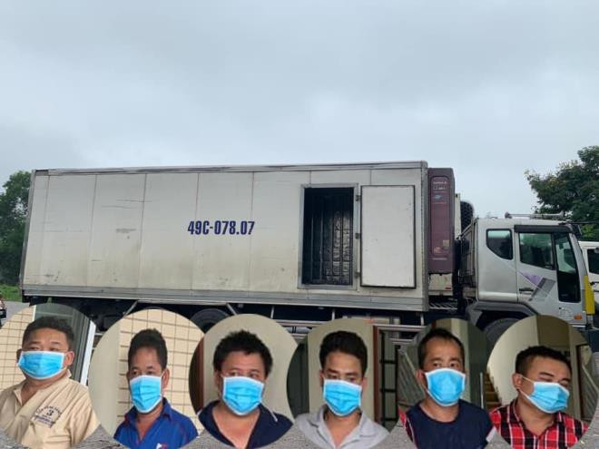 Bắt nhóm người đánh bạc trên thùng xe tải ở Hà Nội: Khoảng 10h ngày 14/8, Công an xã Nam Hồng, huyện Đông Anh phát hiện một chiếc xe ô tô tải BKS 49C-078.07 dừng đỗ ven đường Võ Văn Kiệt có biểu hiện nghi vấn. Qua kiểm tra, Công an xã Nam Hồng bắt quả tang 6 người đang đánh bạc thắng thua bằng tiền dưới hình thức xóc đĩa trong thùng xe. Tang vật thu giữ gồm 22,5 triệu đồng trên chiếu bạc, 1 đĩa sứ, 1 bát sứ, 4 quân vị.