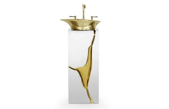 Bồn rửa mặt dát vàng 24 carat 17.000 USD.