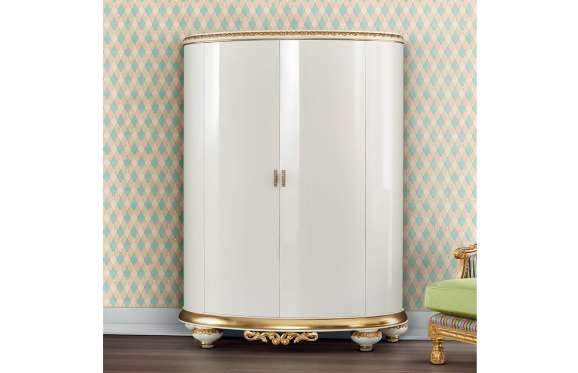 Điểm nhấn của chiếc tủ quần áo 30.000 USD (660 triệu đồng) là miếng vàng gắn bên dưới tủ.