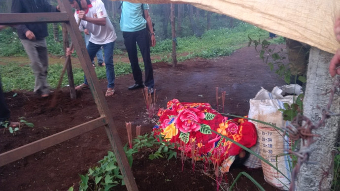 4. Bốn người trong một gia đình bị sát hại ở Gia Lai Tối 20/1/2015, Nguyễn Văn Tiến (23 tuổi, quê ở Ia Kla, huyện Đức Cơ, tỉnh Gia Lai) đi xe gắn máy mang dụng cụ chích điện tự chế và dao bấm đến xã Ia Kla, huyện Đức Cơ tỉnh Gia Lai với mục đích trộm chó.