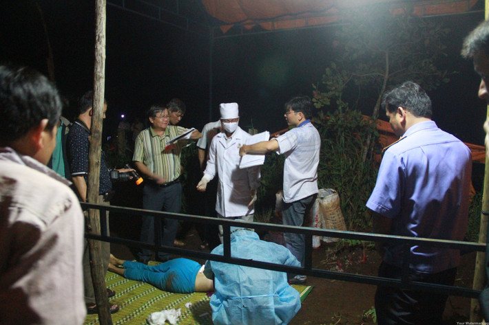 Đến khoảng 23h, đi ngang qua nhà ông Nguyễn Xuân Cường (thôn Ia Tang), Tiến nghe tiếng chó sủa nên đột nhập vào nhà ông Cường để trộm chó thì bị phát hiện.