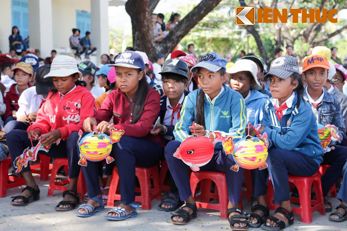 Với tinh thần sắc đẹp đi cùng thiện nguyện, đây cũng là điểm nhấn đặc biệt trong suốt hành trình diễn ra cuộc thi Hoa hậu Hoàn vũ Việt Nam 2015 mà các thí sinh có dịp trải nghiệm.