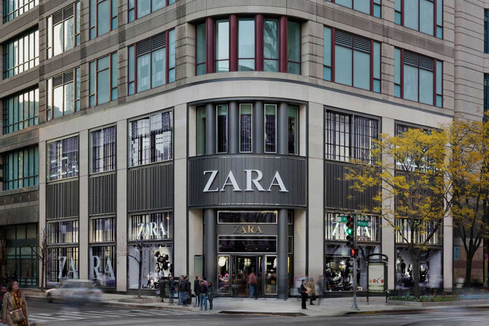 Zara là thương hiệu bình dân nổi tiếng của Tây Ban Nha được thành lập năm 1975 bởi Amancio Ortega và Rosalía Mera. Hiện nay, thương hiệu này đang được giới trẻ rất ưa thích. Ở Việt Nam, thời trang Zara cũng nhanh chóng "gây bão". Ảnh: Internet.