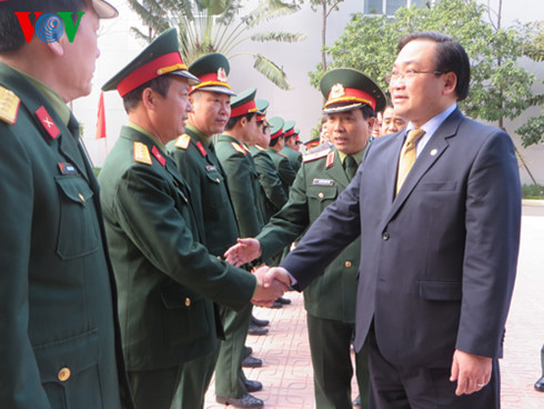Ngày 6/2, ngay sau khi nhận nhiệm vụ tại Đảng bộ Hà Nội, đồng chí Hoàng Trung Hải, Ủy viên Bộ Chính trị, Bí thư Thành ủy đã thay mặt lãnh đạo TP. Hà Nội dẫn đầu đoàn đi thăm tặng quà chúc Tết Công an thành phố Hà Nội và Bộ Tư lệnh Thủ đô.