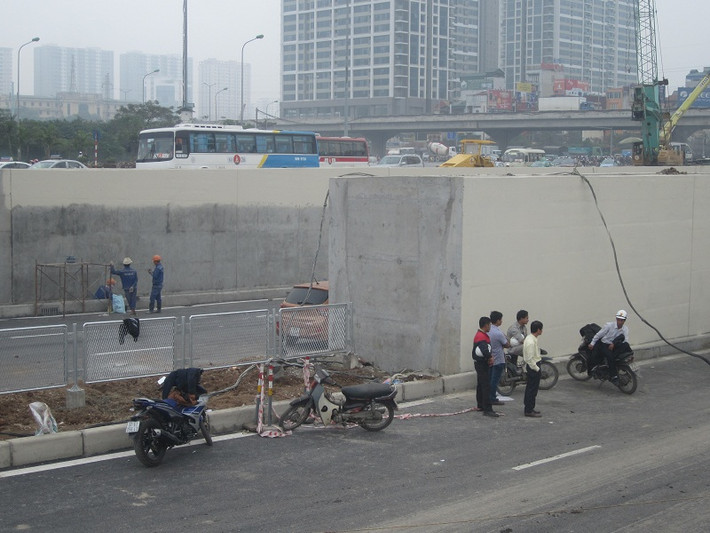 Phần hầm qua gầm cầu cạn sẽ được nối tiếp với đoạn hầm hở của dự án đường Đại lộ Thăng Long đang tiếp tục thi công.