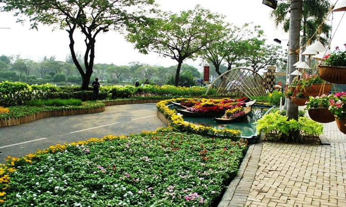Theo ban tổ chức, chủ đề năm nay lấy “nước” làm điểm nhấn sáng tạo, gợi lên hình ảnh non sông - đất nước, tạo cảm giác gần gũi, gắn bó đối với những người Việt Nam.