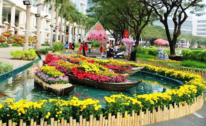 Song song đó, “nước” còn là một trong những nhân tố không thể thiếu của sự sống, giúp cho vạn vật tươi tốt, không ngừng sinh sôi, nảy nở…