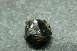 Ngỡ ngàng khoáng vật bí ẩn nhất thế giới, trăm nghìn USD mỗi carat 