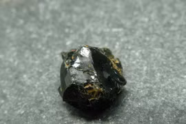 Ngỡ ngàng khoáng vật bí ẩn nhất thế giới, trăm nghìn USD mỗi carat 