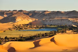 Hồ nước 'bất tử' giữa sa mạc Sahara khiến giới khoa học kinh ngạc 