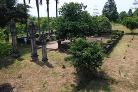 Lăng mộ vua Lê vừa bị xâm phạm tìm cổ vật