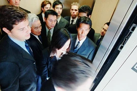 Cách cư xử trong thang máy phản ánh EQ cao hay thấp?