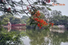 Sự thật thú vị ít người biết về hồ nước huyền thoại ở Hà Nội 