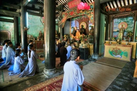 Điều có 1-0-2 của ngôi chùa cổ nằm trên hòn đảo hoang sơ ở Đà Nẵng 